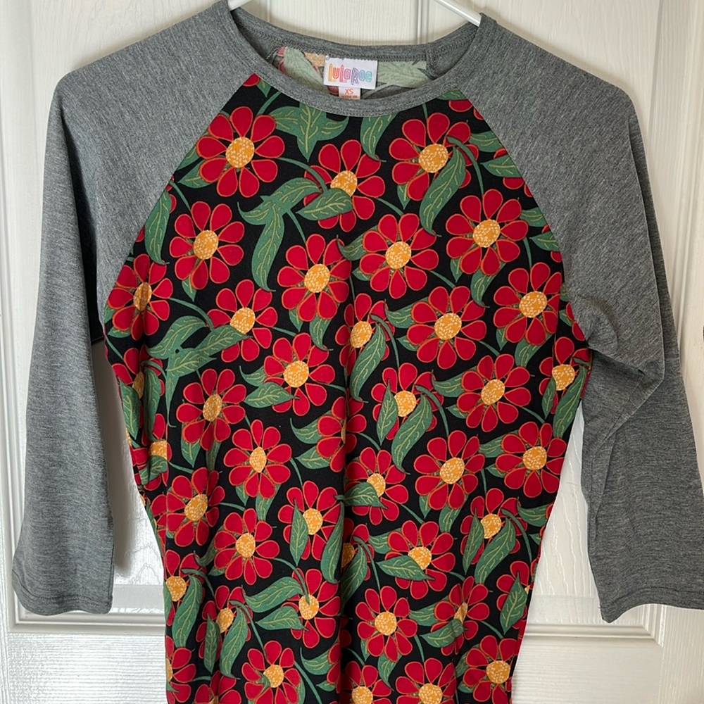 LulaRoe Simply comfortable 3/4 sleeve red floral tunic